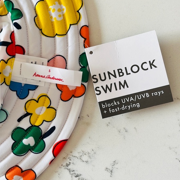 Hanna Andersson Sunblock Reversible Swim Hat - Picture 6 of 8